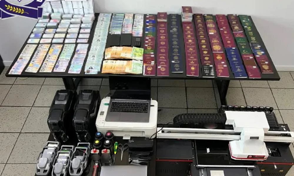 Επιχείρηση για την εξάρθρωση οργάνωσης πλαστογραφίας και διακίνησης μεταναστών